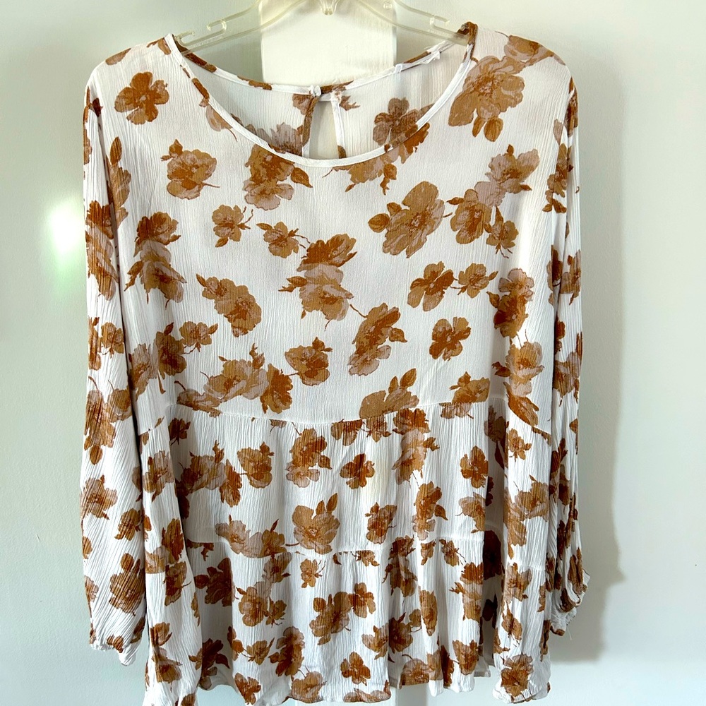 Chic soul plus size 3x babydoll blouse. Cream and brown.